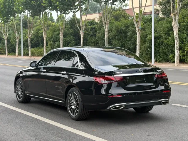 Mercedes-Benz E-Class — Фото автомобиля 5