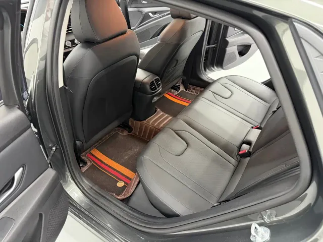 Hyundai Elantra — Фото автомобиля 16