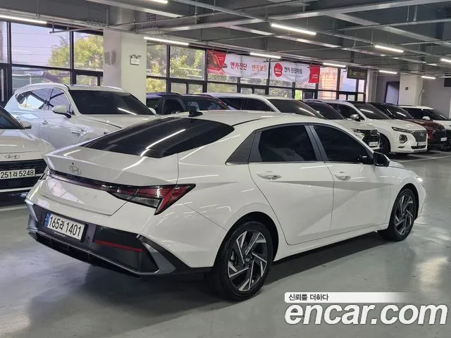 Hyundai Avante CN7 — Фото автомобиля 3