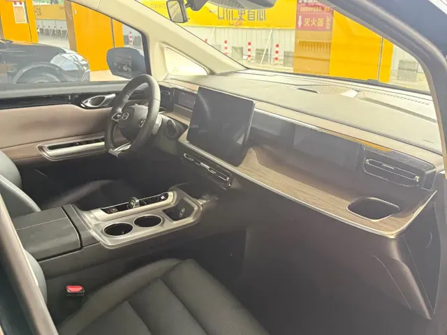 GAC Trumpchi E8 — Фото автомобиля 13