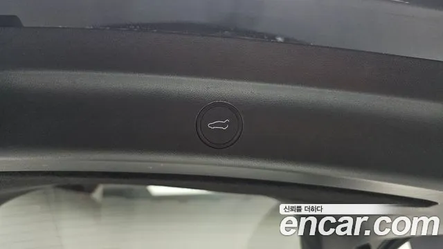 Tesla Model Y — Фото автомобиля 20