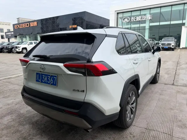 Toyota RAV4 — Фото автомобиля 10