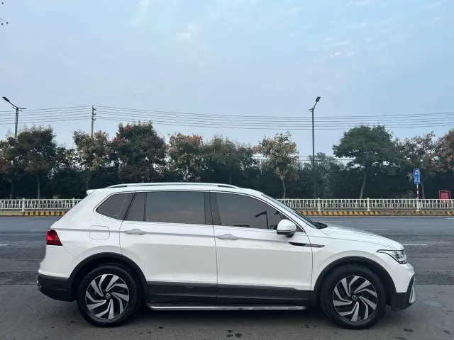 Volkswagen Tiguan L — Фото автомобиля 6
