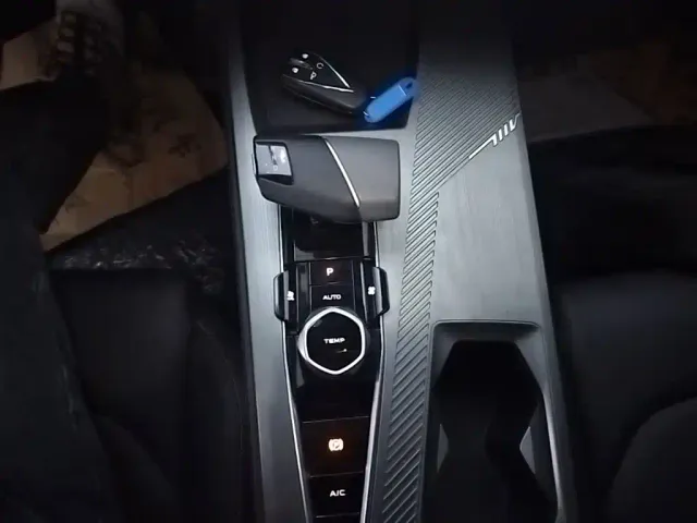 Changan Oshan Z6 EV — Фото автомобиля 13