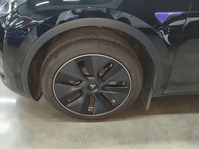 Tesla Model Y — Фото автомобиля 22