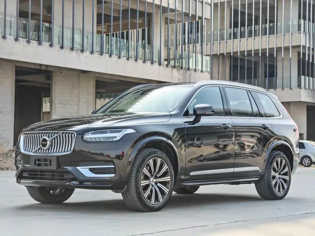 Volvo XC90 — Фото автомобиля 3