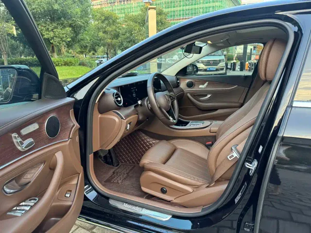 Mercedes-Benz E-Class — Фото автомобиля 4