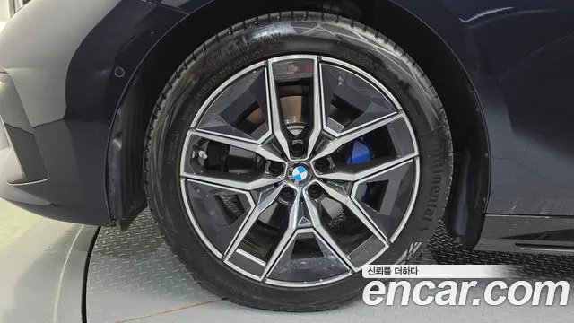 BMW 5 Series G60 — Фото автомобиля 5