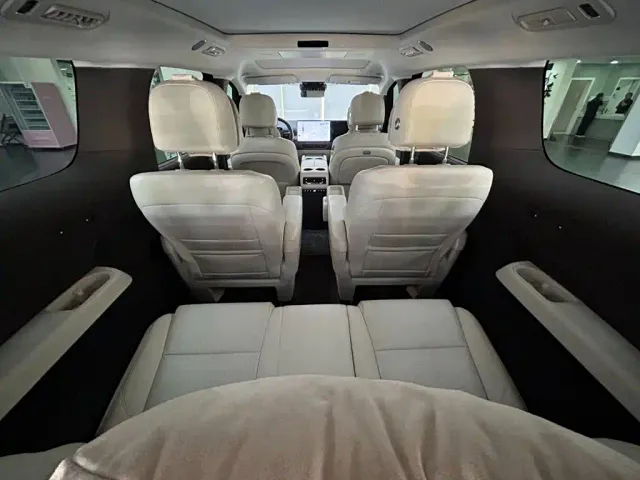 Li Auto MEGA — Фото автомобиля 14