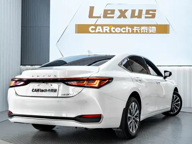 Lexus ES — Фото автомобиля 7