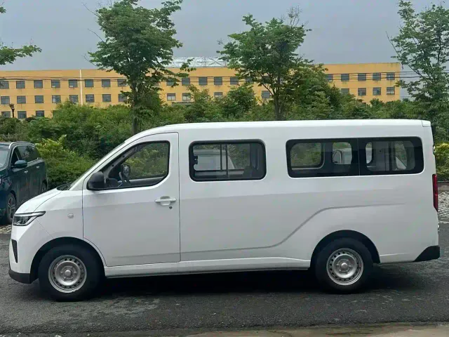 Wuling Yangguang — Фото автомобиля 3