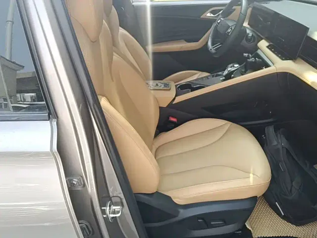 Roewe RX5 — Фото автомобиля 24