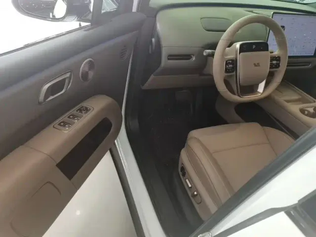Li Auto Li Auto i6 2025 4WD Base Model — Фото автомобиля 15