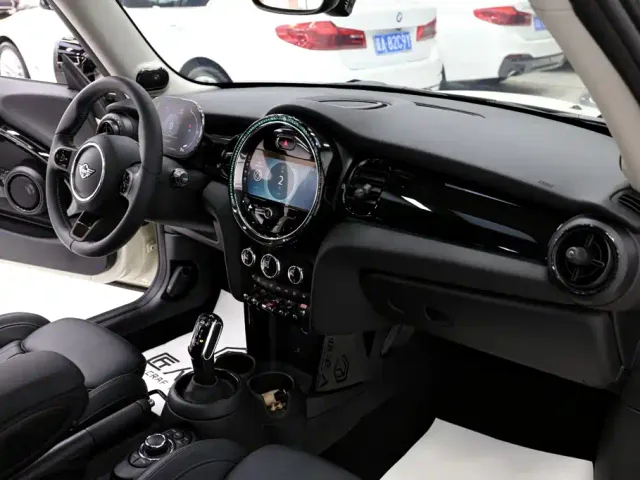 MINI Hatch — Фото автомобиля 16
