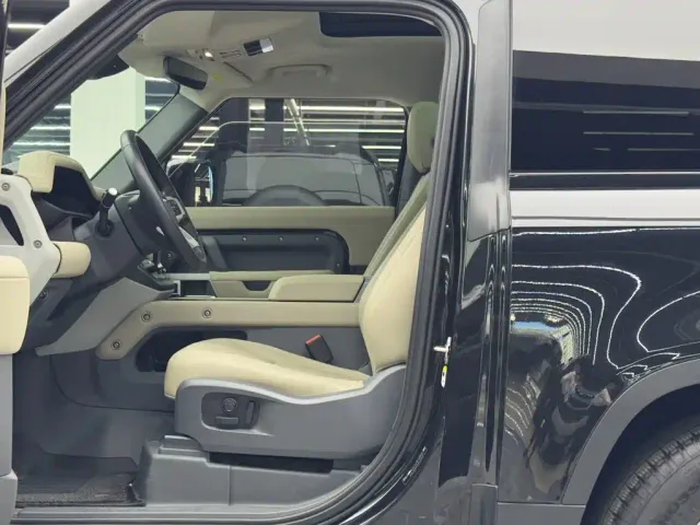 Land Rover Defender — Фото автомобиля 8