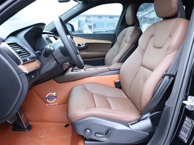 Volvo XC90 — Фото автомобиля 15