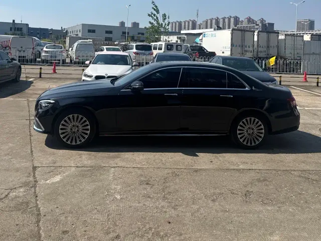 Mercedes-Benz E-Class — Фото автомобиля 3