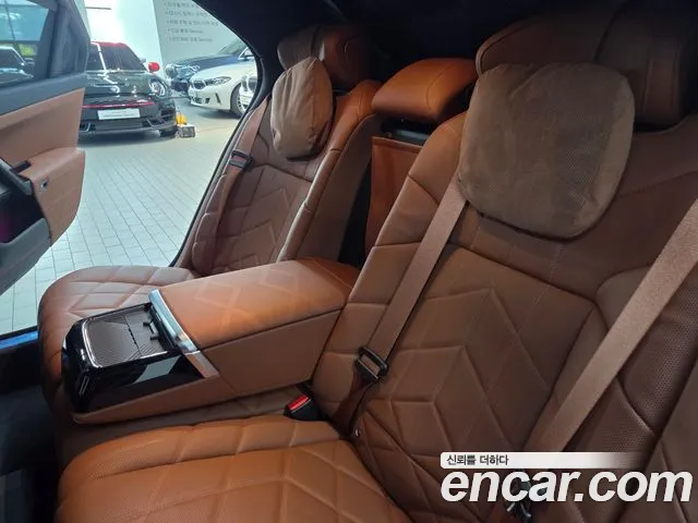 BMW 7-Series — Фото автомобиля 6