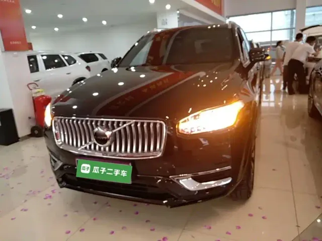 Volvo XC90 — Фото автомобиля 2