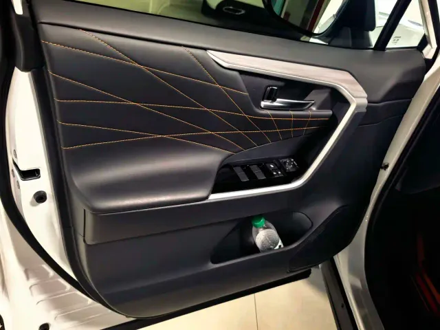 Toyota RAV4 — Фото автомобиля 12