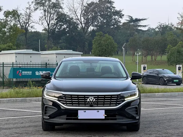 Volkswagen Passat — Фото автомобиля 2