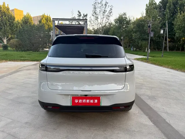 Leapmotor B10 — Фото автомобиля 7