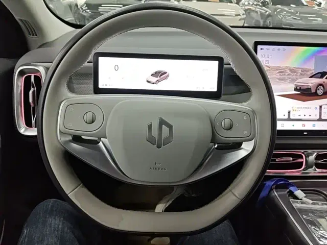 Leapmotor B01 — Фото автомобиля 10