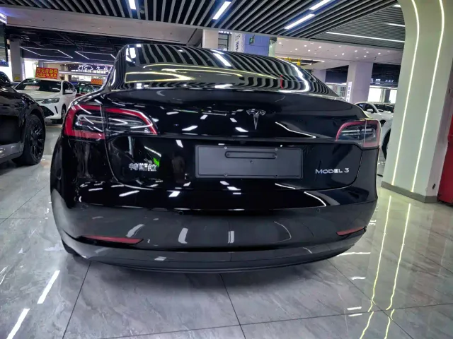 Tesla Model 3 — Фото автомобиля 8