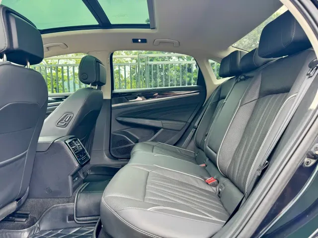 Volkswagen Passat — Фото автомобиля 12