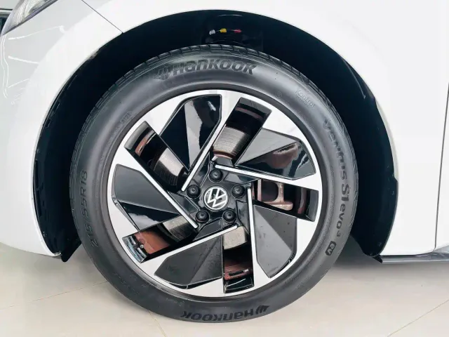 Volkswagen ID.3 — Фото автомобиля 3