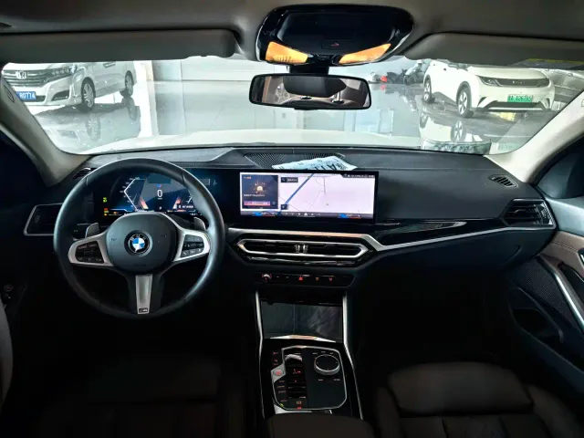 BMW 3 Series — Фото автомобиля 12