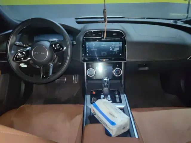 Jaguar XEL — Фото автомобиля 12