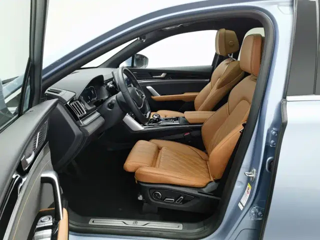 BYD Tang — Фото автомобиля 10