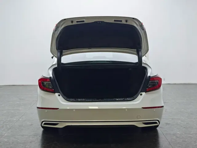 Honda Accord — Фото автомобиля 12