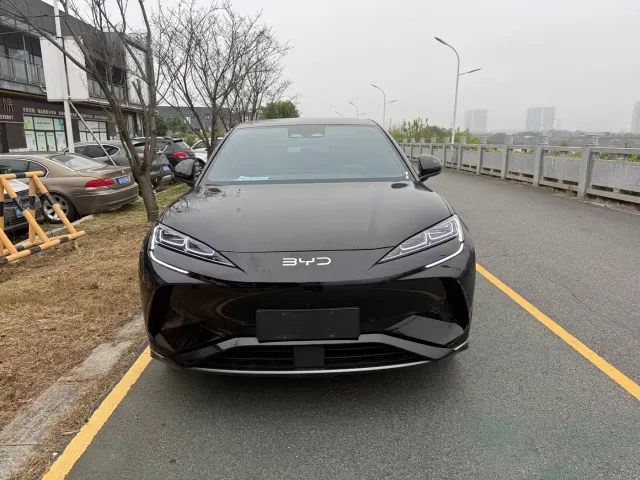 BYD Sealion 07 EV — Фото автомобиля 2