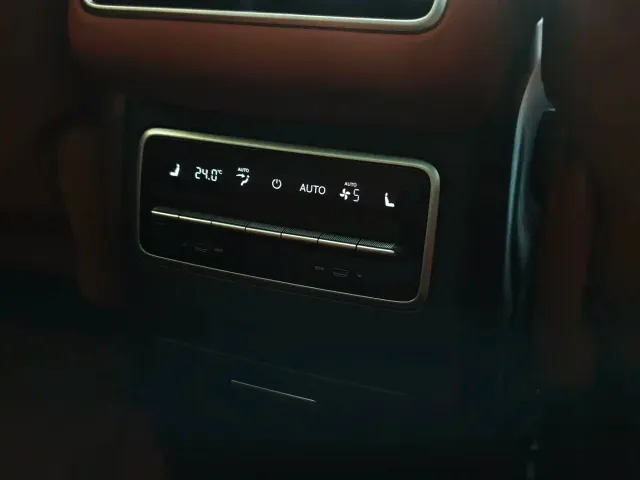 Li Auto L7 — Фото автомобиля 14