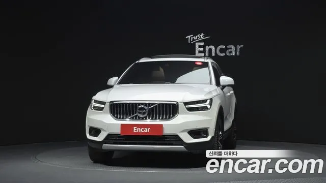 Вольво XC40 B4 Inscription — Фото автомобиля 3