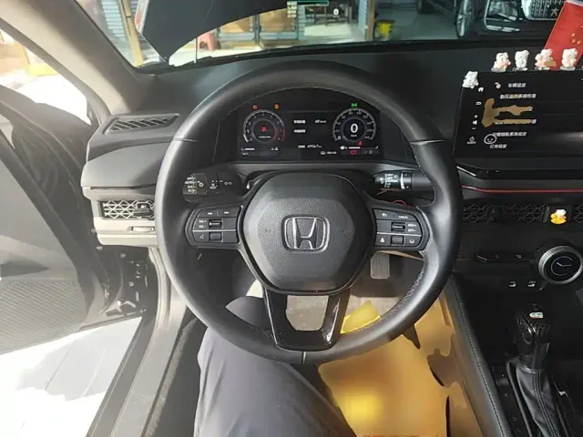 Honda Accord — Фото автомобиля 10