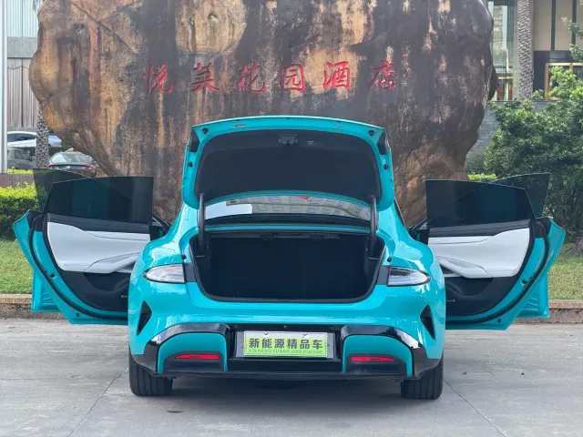 Xiaomi SU7 — Фото автомобиля 10