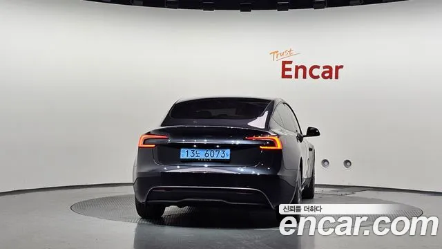 Tesla Model 3 — Фото автомобиля 4