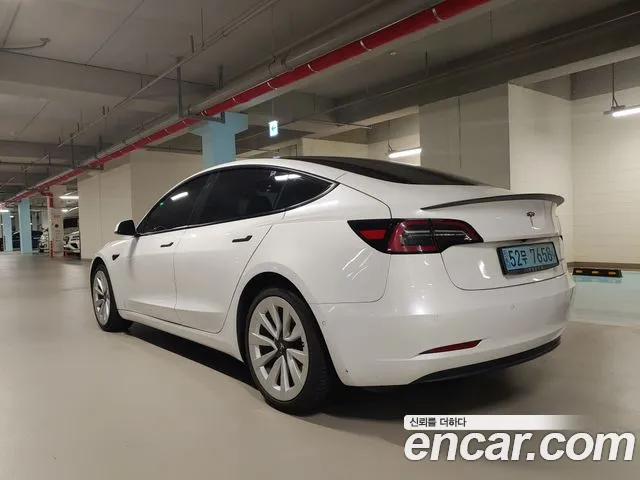 Tesla Model 3 — Фото автомобиля 3