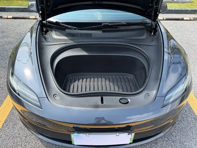 Tesla Model 3 — Фото автомобиля 26