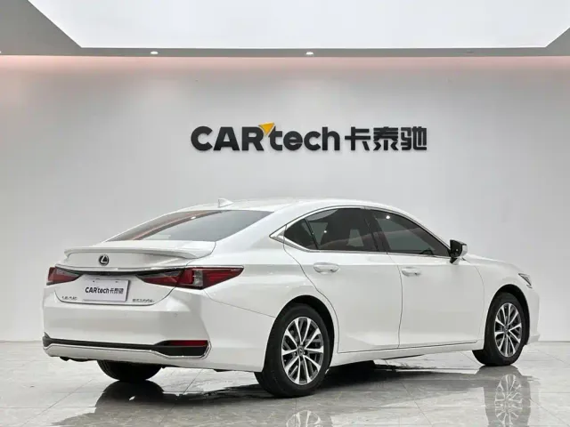 Lexus ES — Фото автомобиля 5