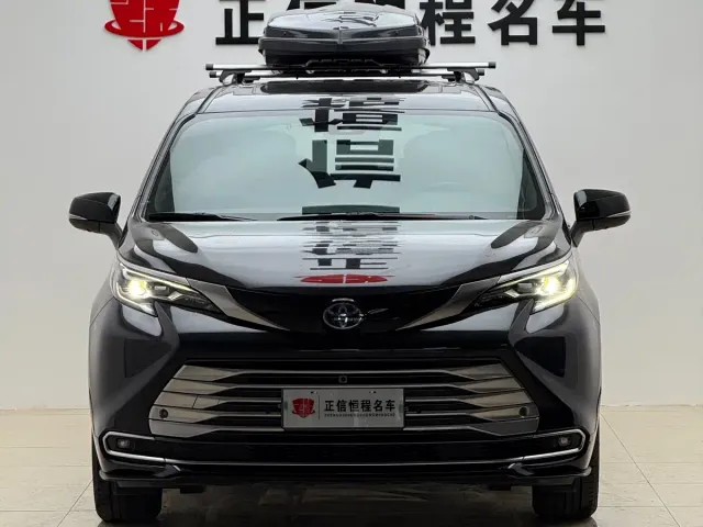 Toyota Sienna — Фото автомобиля 2