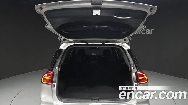 Kia Niro — Фото автомобиля 30