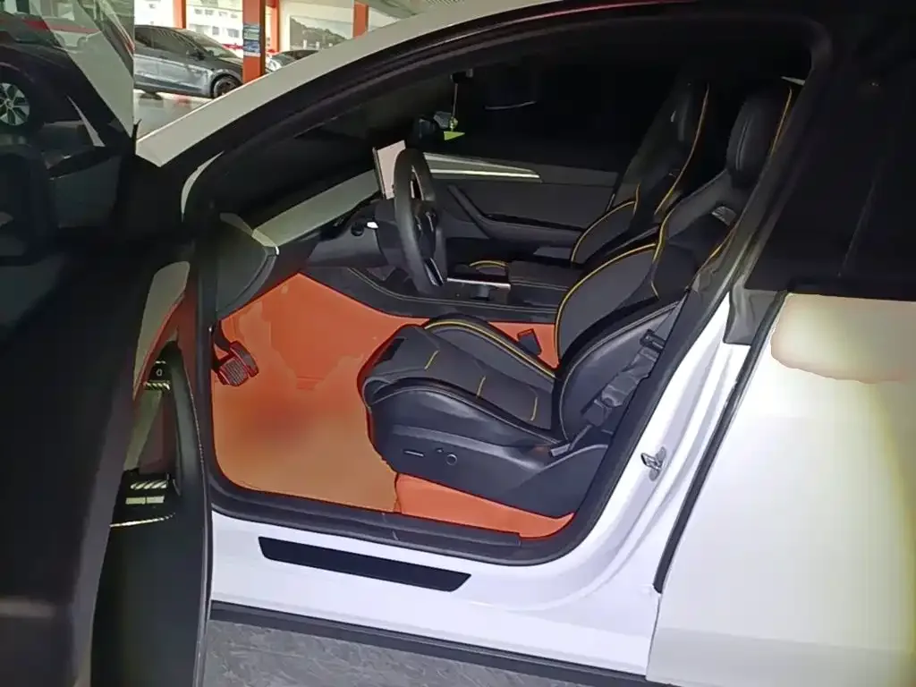 Tesla Model Y 2024 Rear-Wheel Drive Version — Фото автомобиля 15