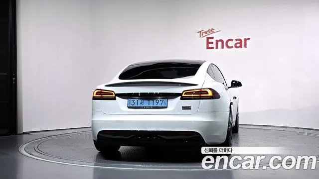 Tesla Model S — Фото автомобиля 4
