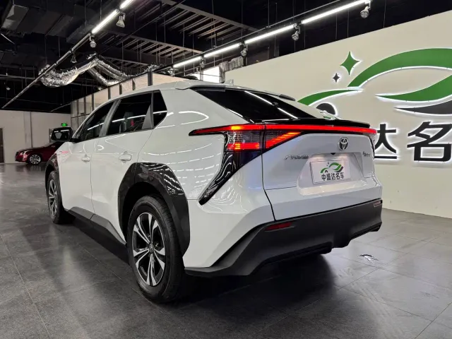 Toyota BoZhi 4X — Фото автомобиля 4
