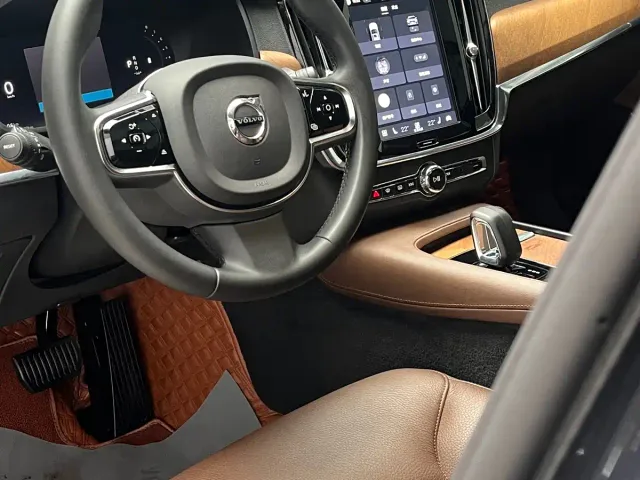 Volvo S90 — Фото автомобиля 4