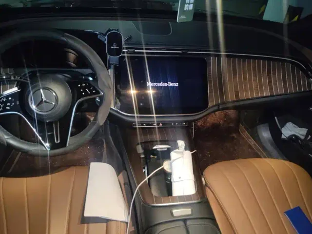 Mercedes-Benz E-Class — Фото автомобиля 12